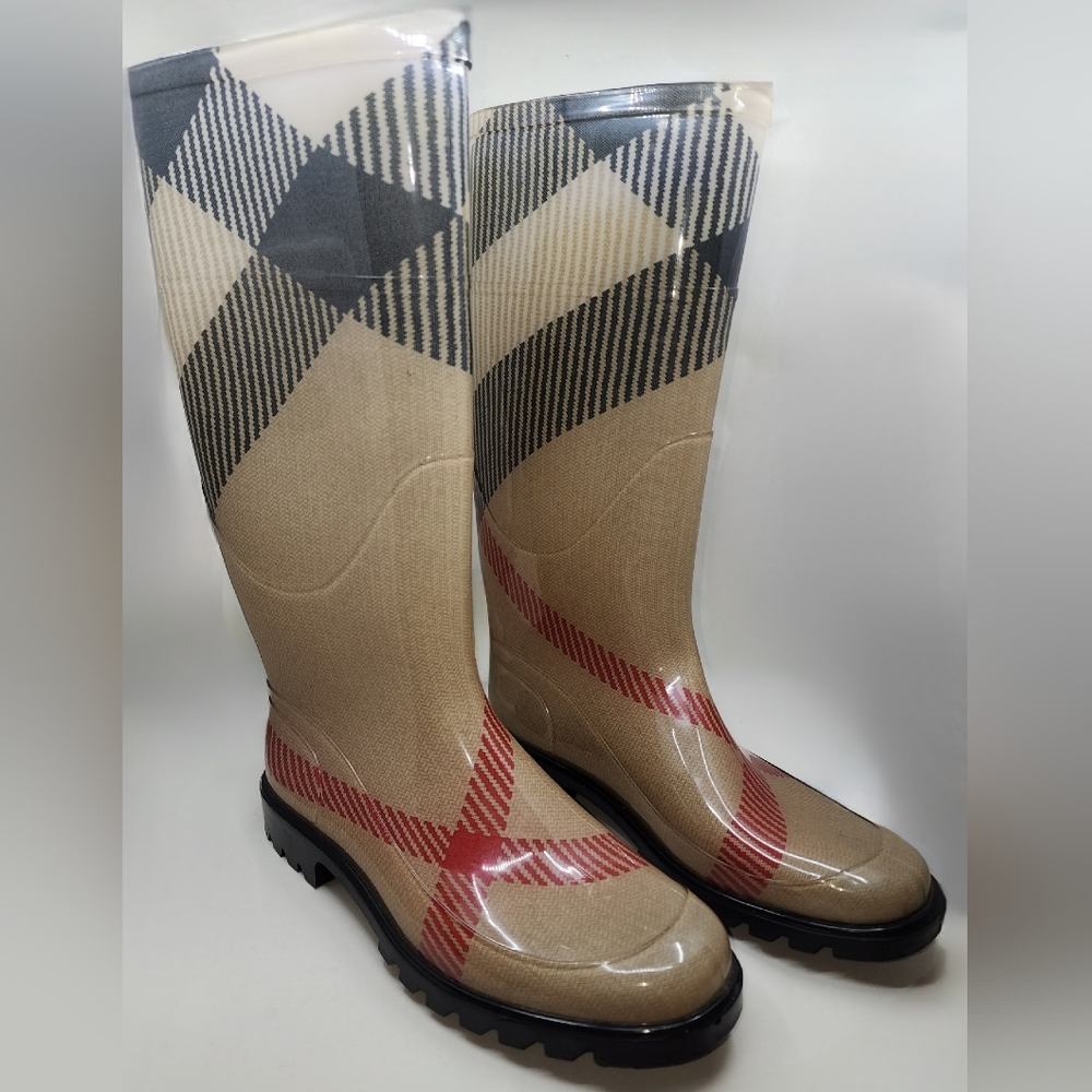 Burberry rain boots size 8